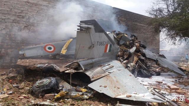 飞行员|印军飞行员紧张点错按钮，50枚炸弹准确命中本方机场，40人被炸死