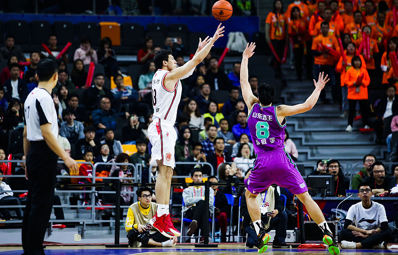 旧伤▲广东宏远队有了坏消息,锋线小将旧伤复发,杜锋会让他上场吗?