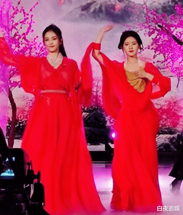 赵露思|《快乐大本营》路透流出，赵露思穿大红古装，气场却不及白鹿