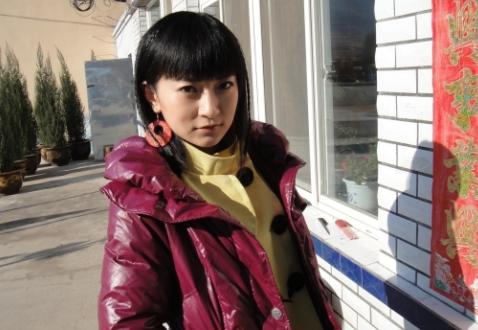 『关婷娜』被赵本山捧红却拒做赵本山徒弟，36岁关婷娜开劳斯莱斯仍孤身一人