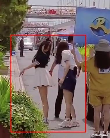 吴宣仪|吴宣仪学车晒黑了？“水手裙”造型录跑男，被欧阳娜娜冷白皮抢镜