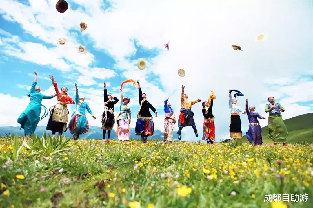 『川西』不输俄么塘！川西又一冷门万亩花海开放，不收门票，赏花观云还不打挤