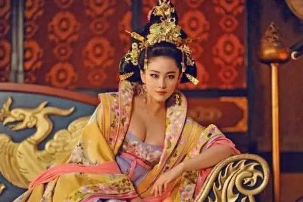 迪丽热巴|迪丽热巴被大家嘲笑太保守无法演妲己,但看到照片时,全网打脸了