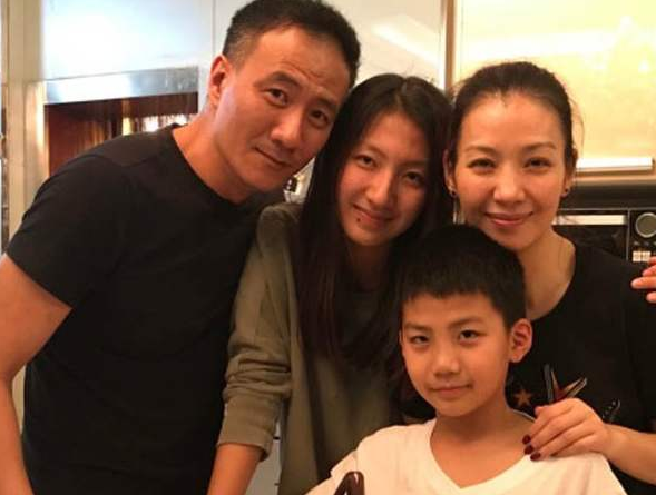 康晋荣|《爸爸去哪儿》康康12岁了，小萌娃变青涩少年，有谁注意到一旁大女儿