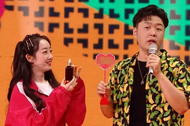 「郑爽」618三台晚会打光差别大：沈梦辰艳压关晓彤，郑爽柔光太浮夸