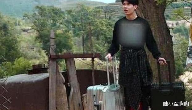 变形计|《变形计》史上最壕主人公：衣服全程打马赛克，贫穷限制我们想象