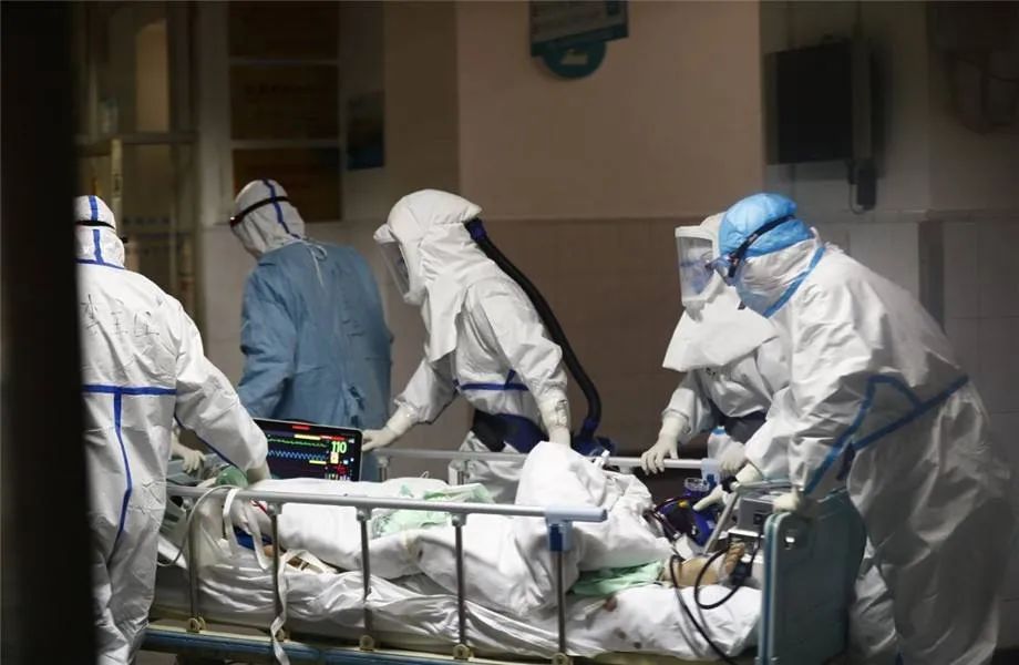 『美国』为什么美国会成为疫情中心？他们拍了一部新冠纪录片，揭开了真相