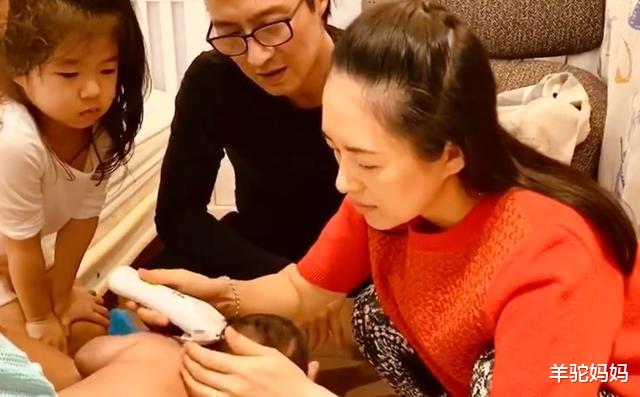 二胎|有种“妈妈”叫章子怡，让二胎儿子捡醒醒衣服穿，是亲妈无疑了