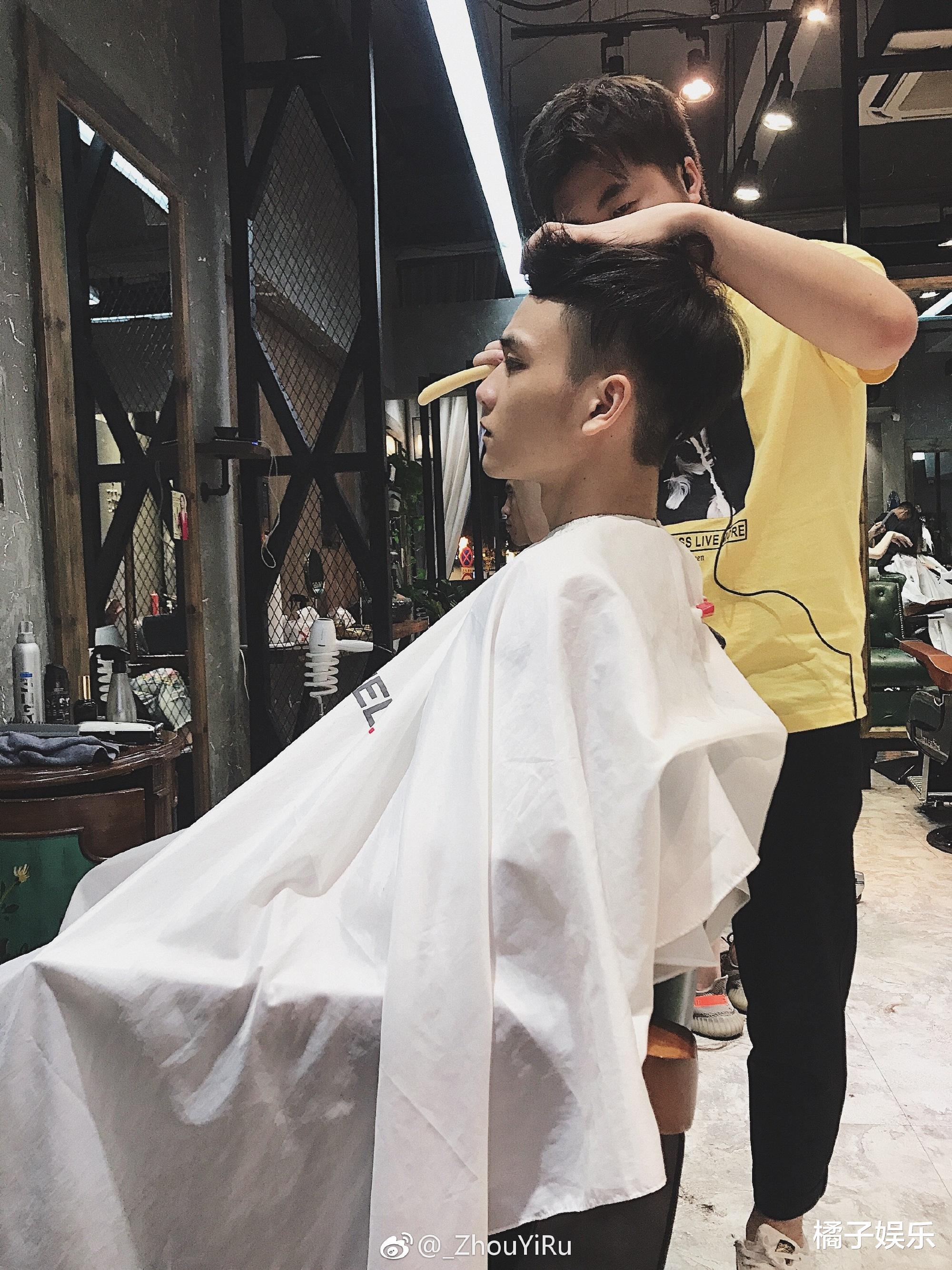 ▲公认校草靠脸火了3年,每提素人帅哥必有这张神照,出道考虑下?