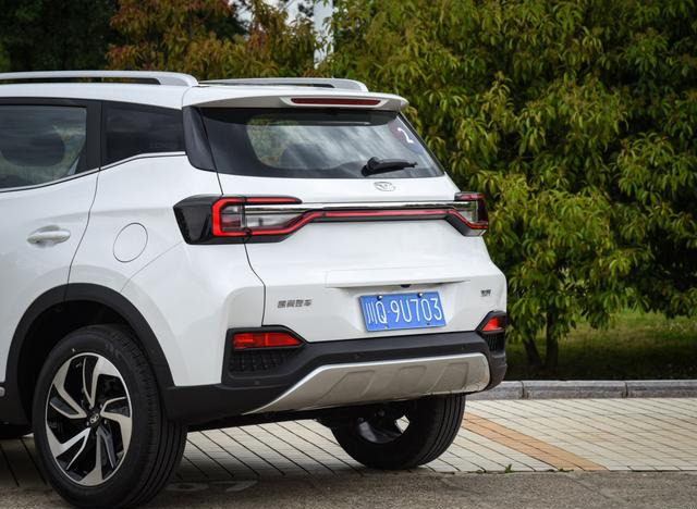 设计师|五粮液花25亿造车成功,起售5.39万,一看车标:设计师保准没少喝