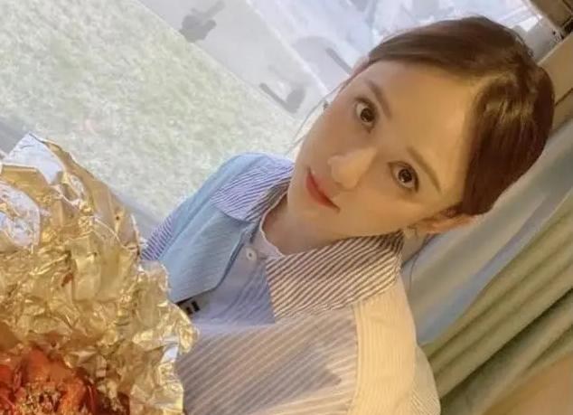 『陈乔恩』姐弟恋未能长久？陈乔恩凌晨清空恩爱微博，发失恋歌词被质疑情变