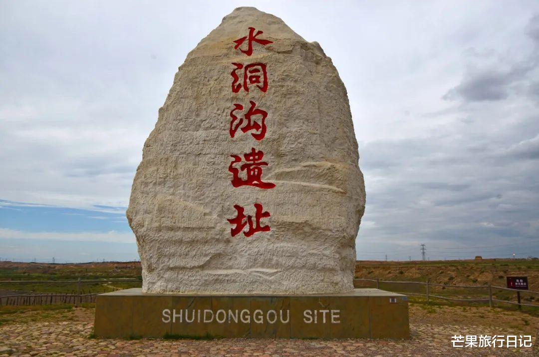 宁夏|宁夏与内蒙交界有条大峡谷,悬崖上发现藏兵洞,有陷阱弹药和粮仓