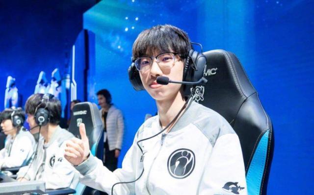 ig|现在的IG没宝蓝不行？练阵容用南风，Rookie面对乐言锁下劫最后输了