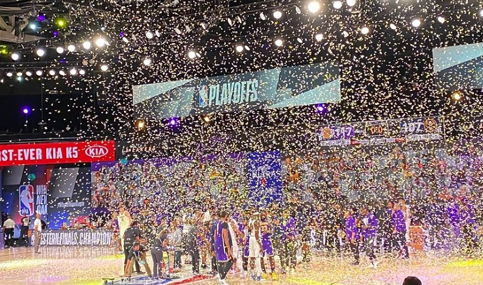 勒布朗·詹姆斯|NBA众星热议湖人晋级总决赛！米切尔调侃詹姆斯，莫兰特致敬