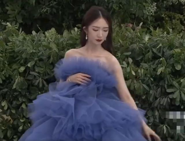 孟美岐|有种美甲叫孟美岐的“水银甲”，款式之前都没见过，生怕会滑下来