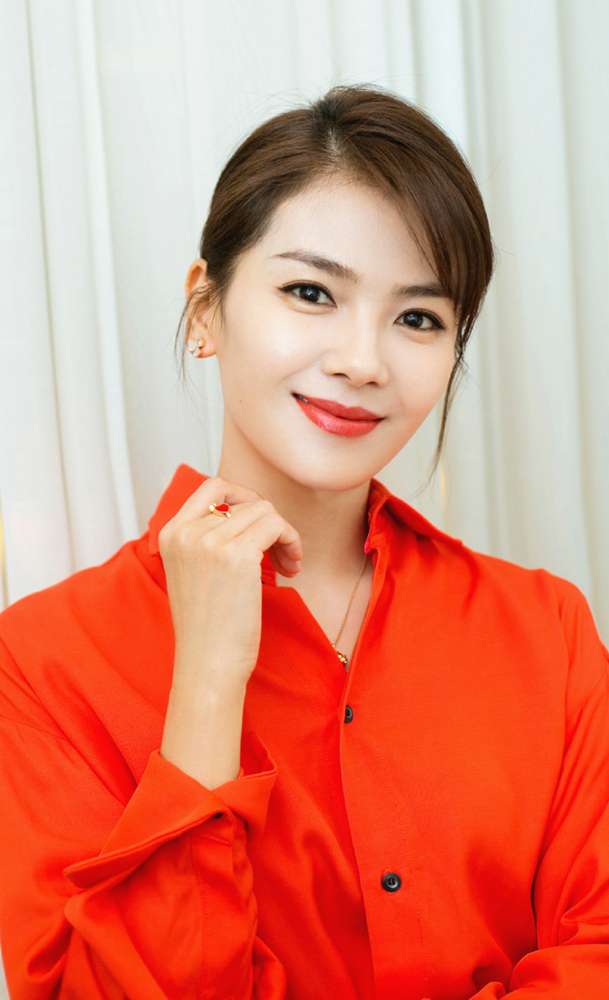 穿衣搭配|用裙装表达减龄！刘涛红衣红唇，41岁气质迷人，不愧为国民媳妇