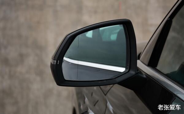 奥迪Q5|连跌了8万，成中型豪华车王，5月份仍卖出14793辆，碾压宝马X3