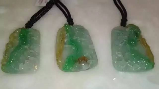 翡翠▲08年这件翡翠只要百万，现在已经接近千万了