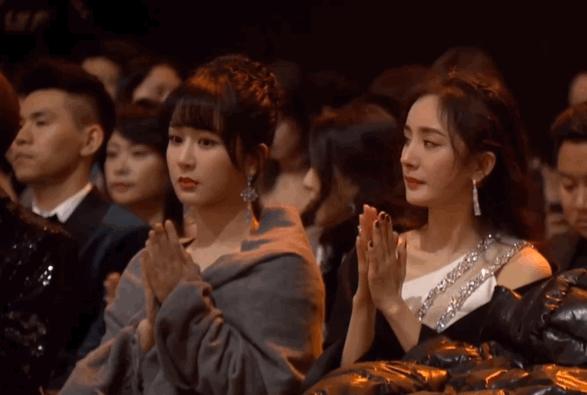 杨紫|红气养人真没错，杨幂和杨紫再度同框，我却注意到了杨紫的动作