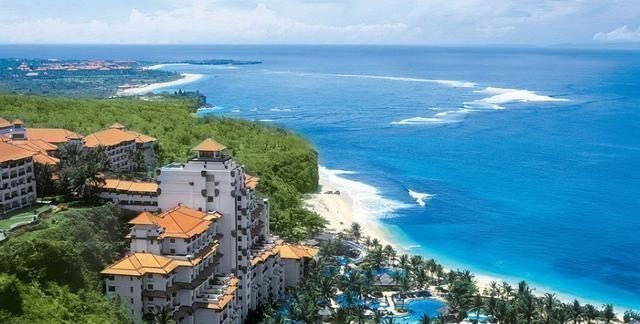 巴厘岛|巴厘岛彻底黄了？以前嫌中国游客摁榴莲、丢垃圾，如今眼巴巴等客