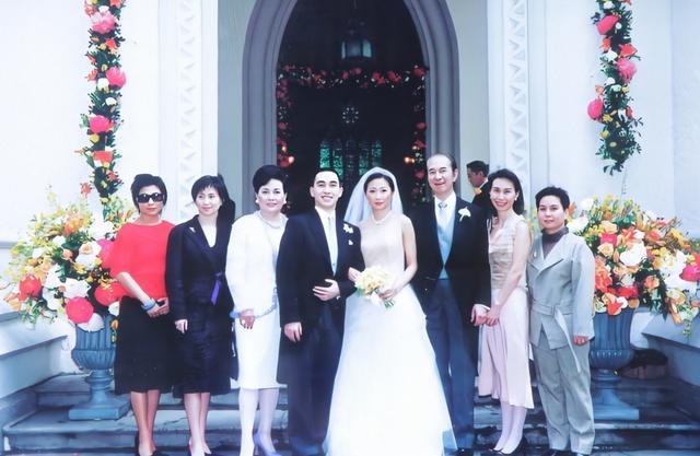 赌王|赌王也有丑女儿!合影永远站最边上,生在巨富家却总被误认为仆人