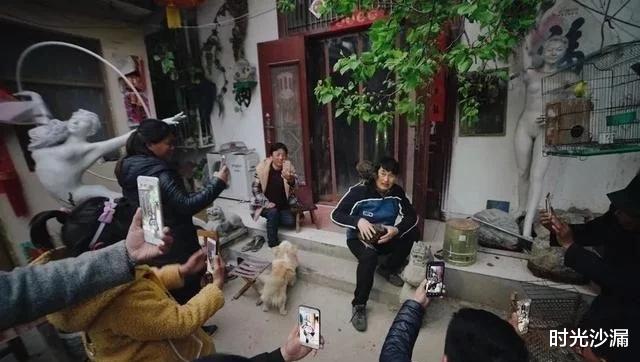苗阜@“大衣哥”朱之文现状！暴露出人性的丑陋，值得每个人都看看