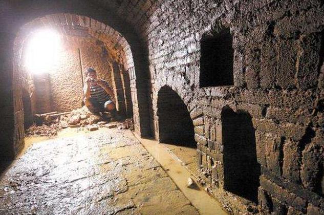 文物|为盗挖这座墓穴,4位盗墓贼当场身死,专家发掘后脸红不已