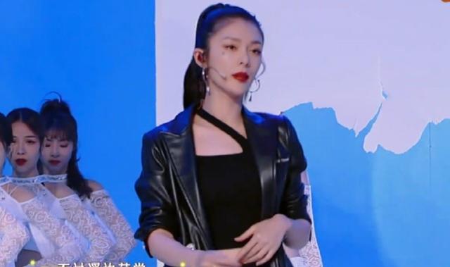 韩雪|难怪女星不愿与韩雪同框，当她穿上短裤，替旁边傅菁袁冰妍担忧