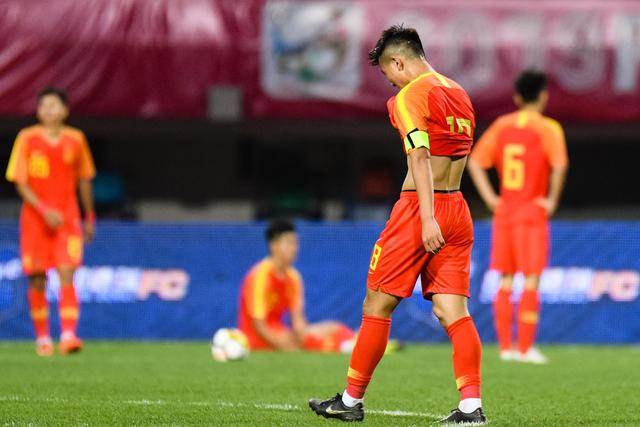 『广州恒大』上港帮喝酒遭禁足，恒大帮爆发，国青终于迎来5场热身赛首胜