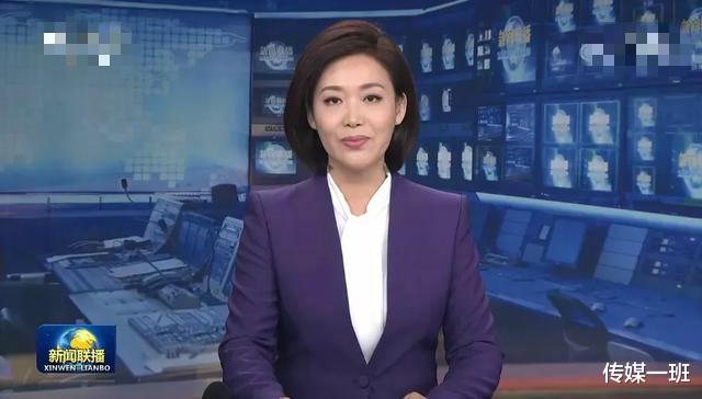 新闻联播|《新闻联播》第4位新主播郑丽，坐刚强旁边，外套绷紧，紧张到晃头手发抖