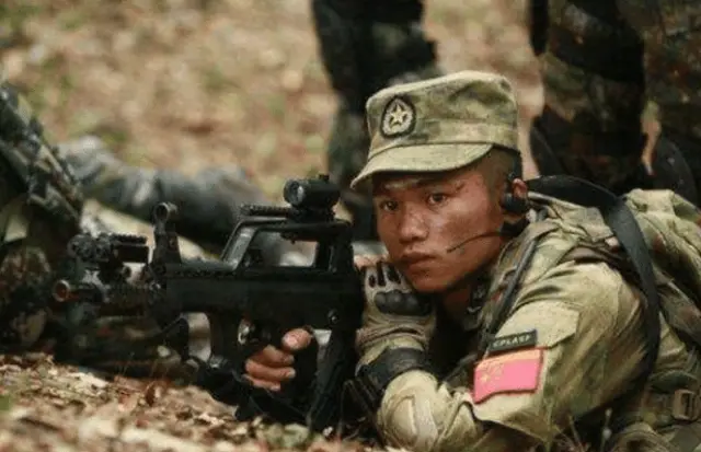 特种兵■身高“1米五”， 却是真实特种兵， 两次上演战狼