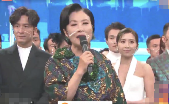 TVB頒獎禮藝人戴透明口罩，陳豪唯一戴醫用口罩，為妻兒做足防疫-圖8