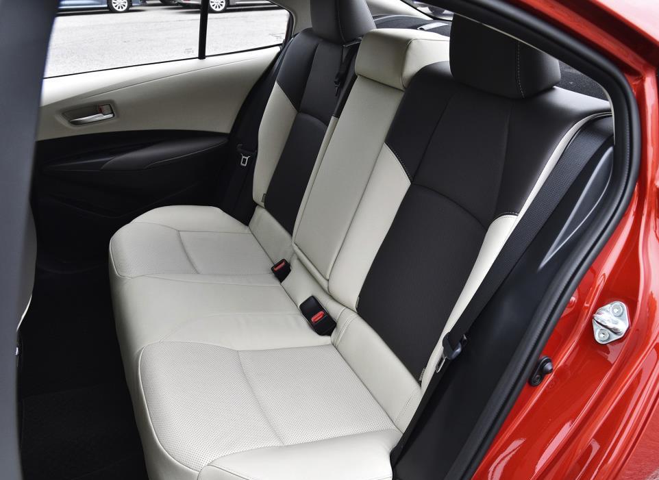 「丰田汉兰达」“车界销量王”丰田卡罗拉真的好吗?空间大吗?听听车主的心里话