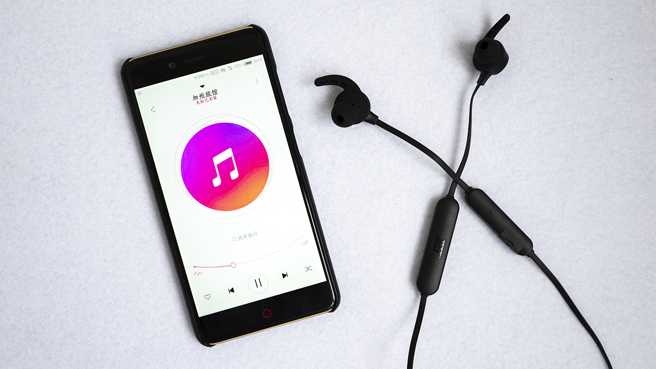 耳机|原来耳机的“左”和“右”有这么大区别？涨知识了