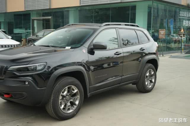 「jeep自由光」?从50w跌到15w！7年前曾是男人梦想车，比Q5霸气十倍，如今却没人要