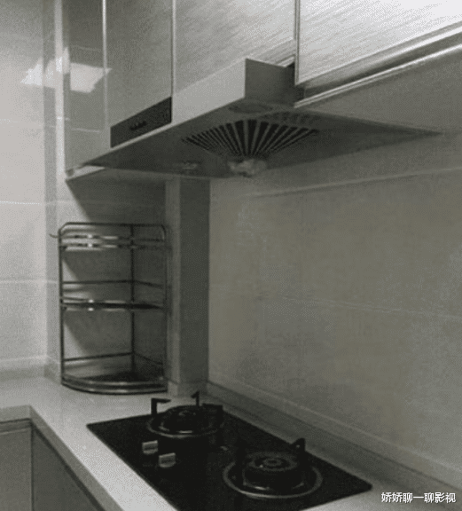 “年轻夫妻”租房一年到期，房东来收房时惊了：10年来头一次遇到！