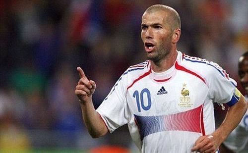 「贝利」足球十大10号球员，梅西仅排第三，球王贝利也要把第一让给他