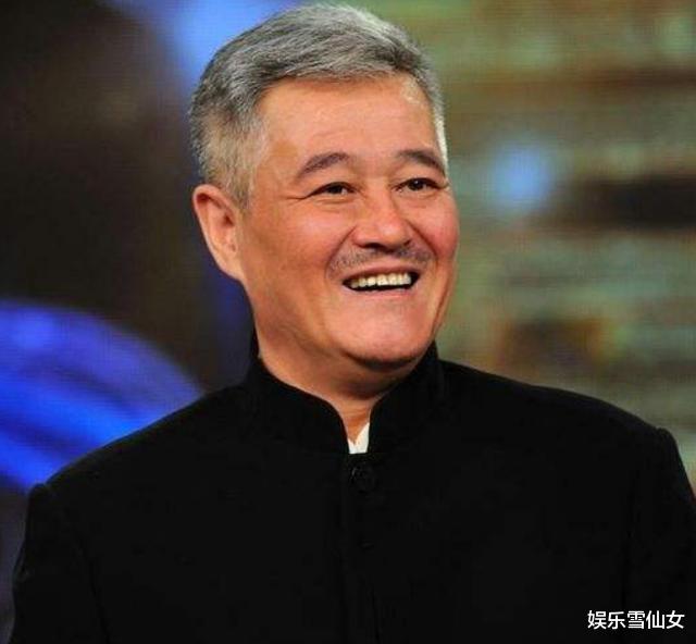 「陈德容」有种尴尬叫赵本山两个女儿, 同基因不同命, 活成两个世界的人