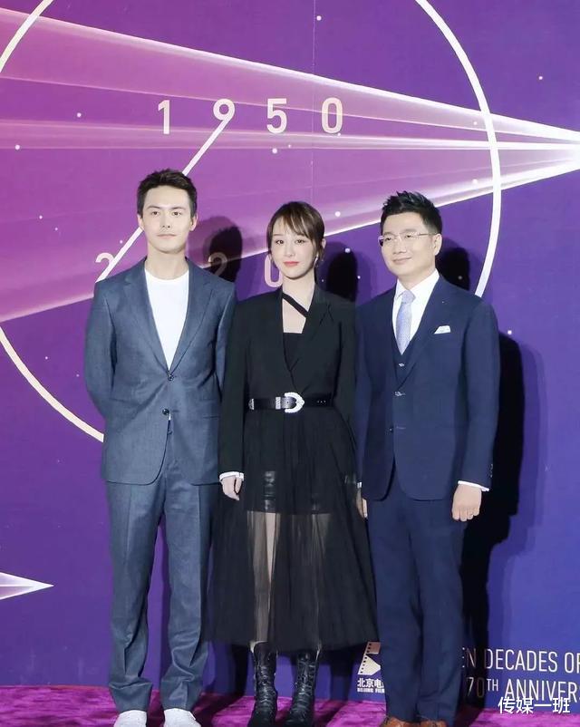 杨幂|北电校庆犹如宫心计：杨幂不敢出风头，关晓彤扬长避短却撞衫杨紫