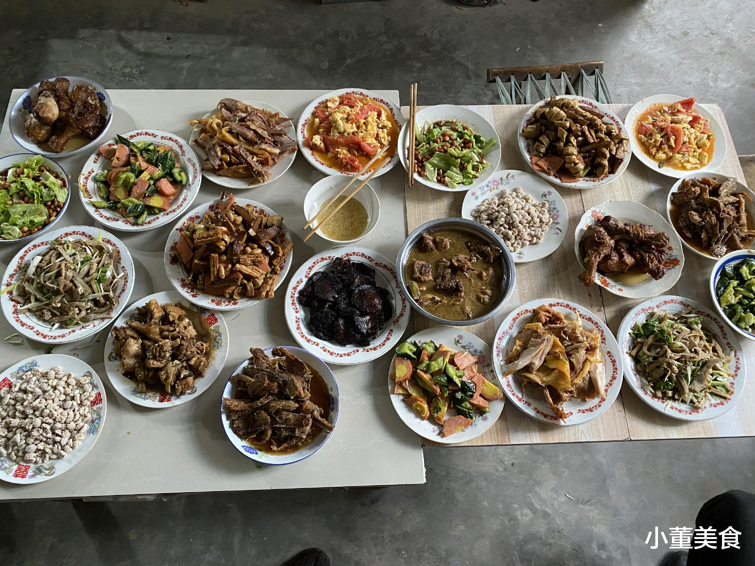 凉拌|中秋媳妇回娘家，老丈人准备十几道菜，晒朋友圈火了，网友：羡慕