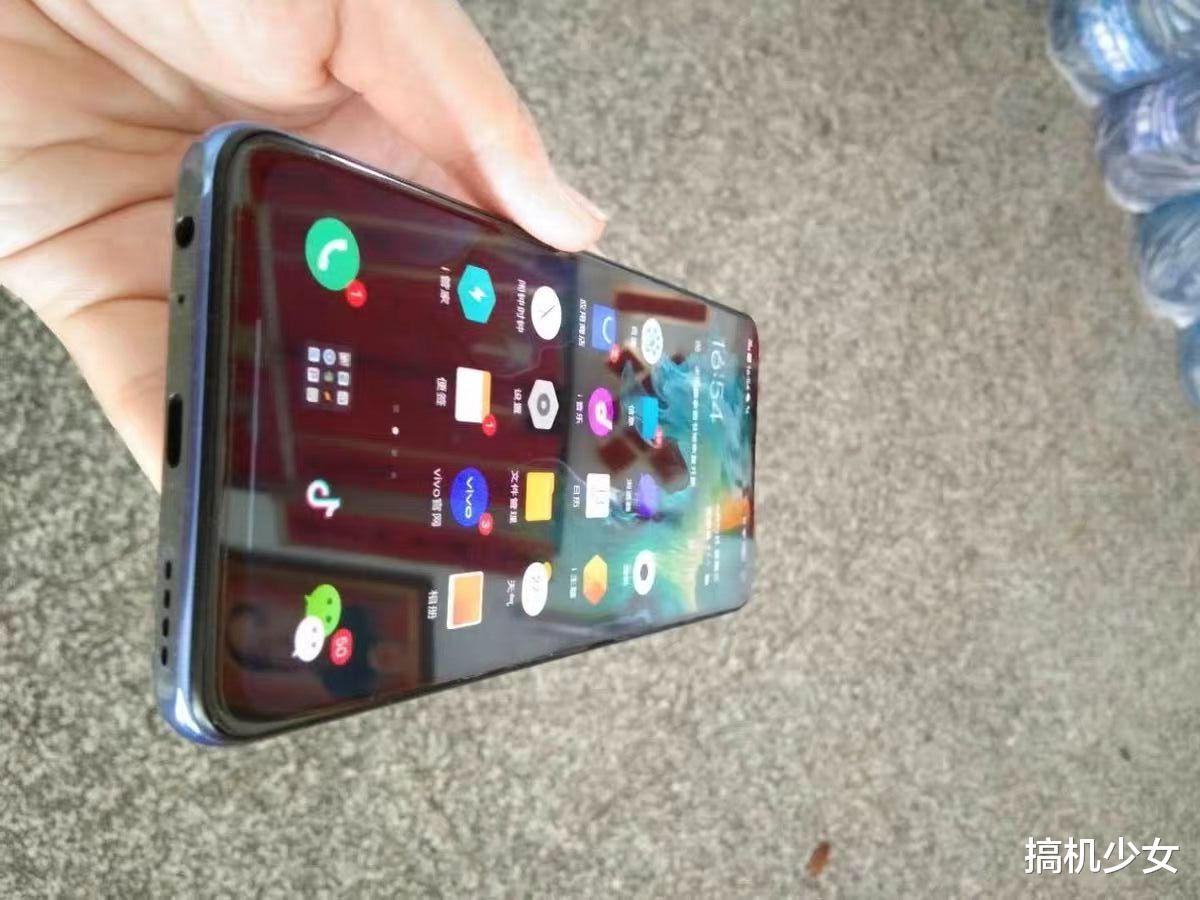 高通骁龙：vivo再次爆发，144Hz刷新率+44W快充，骁龙856手机跌至2398元