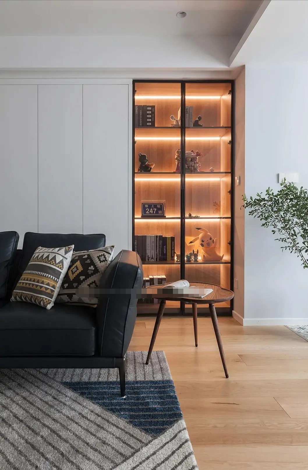 |厦门夫妻132平的新房,全屋打满隐形柜子,极简场面圈粉无数!