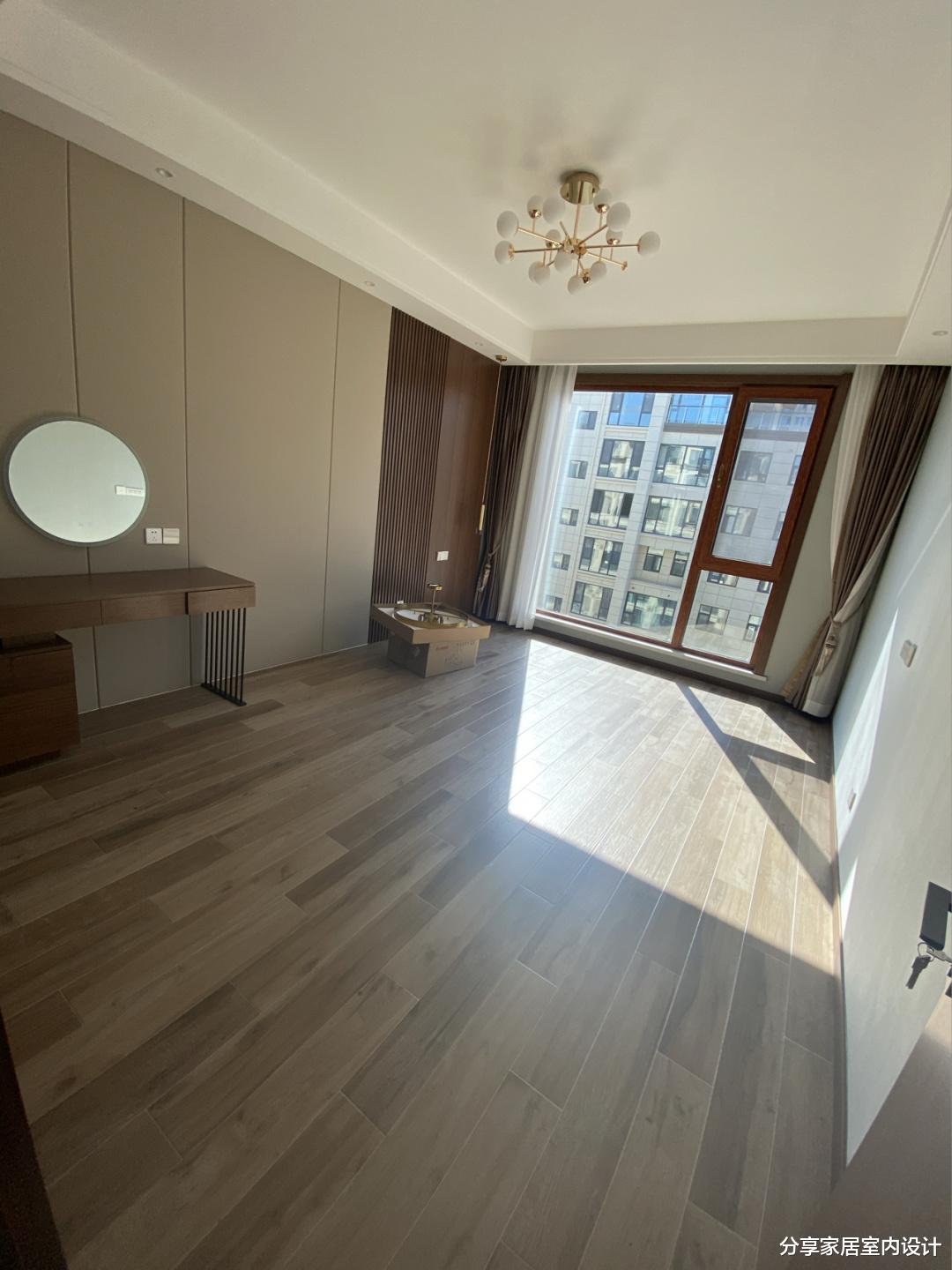 |辛苦五个月硬装完工，打扫干净还没家具，电视墙是全屋的亮点！