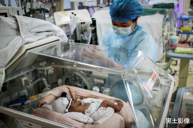 黑土影像|年轻夫妻婚后6年不孕，3次试管后终如愿，喜得龙凤胎却陷入绝境
