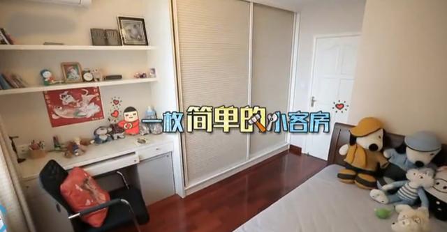 |带你看看何洁的豪宅，厨房冰箱又矮又小，一看就不经常在家做饭