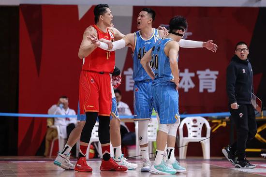 北京男篮|“不能走，走了禁赛一年！”他一句话拯救北京队，却害了整个联盟