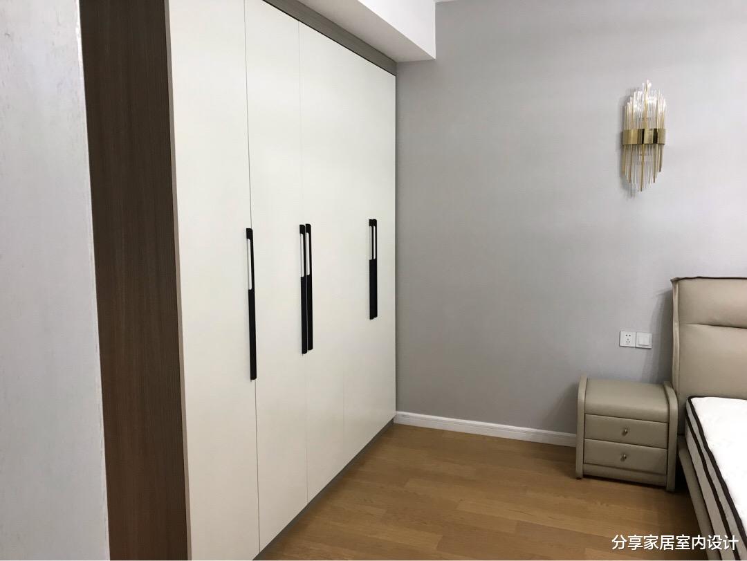 []夫妻俩装修的新房，不要吊顶，卧室定制了“飘窗”柜非常实用！