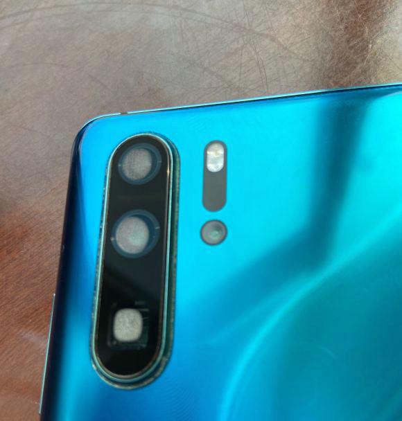 『』别把钓鱼不当手艺！男子钓鱼“钓”起6千元手机，网友点赞