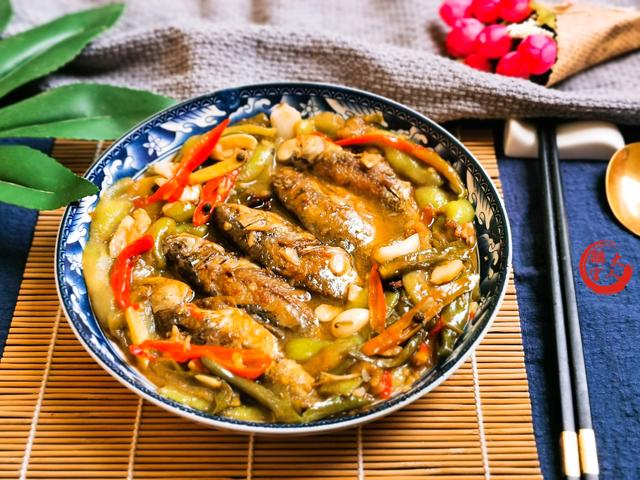 炸鱼▲夏天炸鱼煮鱼都吃腻了咋办?教你新做法,鱼肉软嫩多汁、香浓下饭