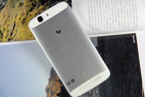 「华为手机」华为手机销量持续高涨,但也有\坑人\的手机,公认高价低配